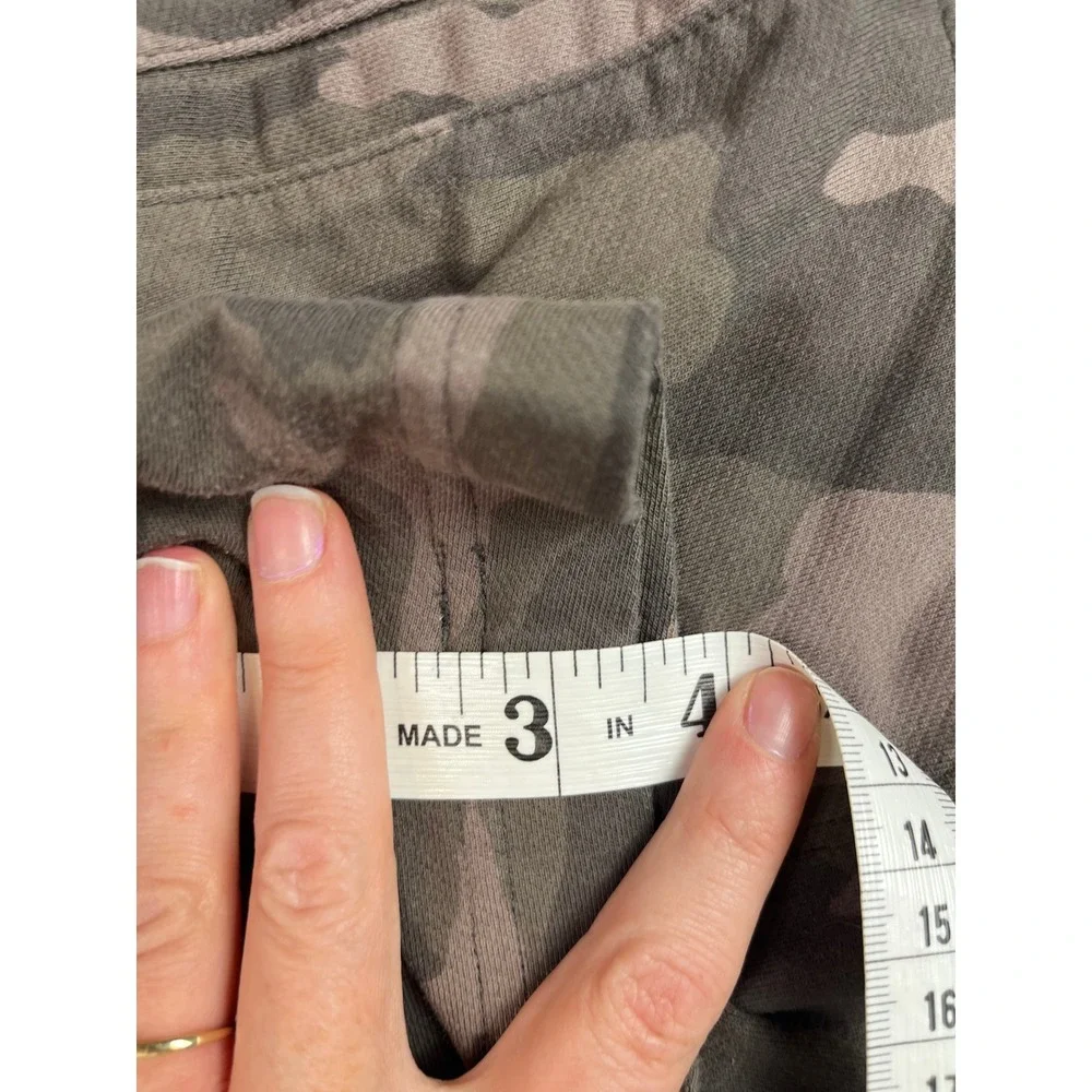 Athleta Camo Farallon Shorts Gray Charcoal Camouflage‎ Drawstring Hiking Size 4